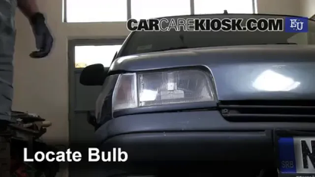 1992 Renault Clio RT 1.4L 4 Cyl. Éclairage Feux de route (remplacer l'ampoule)